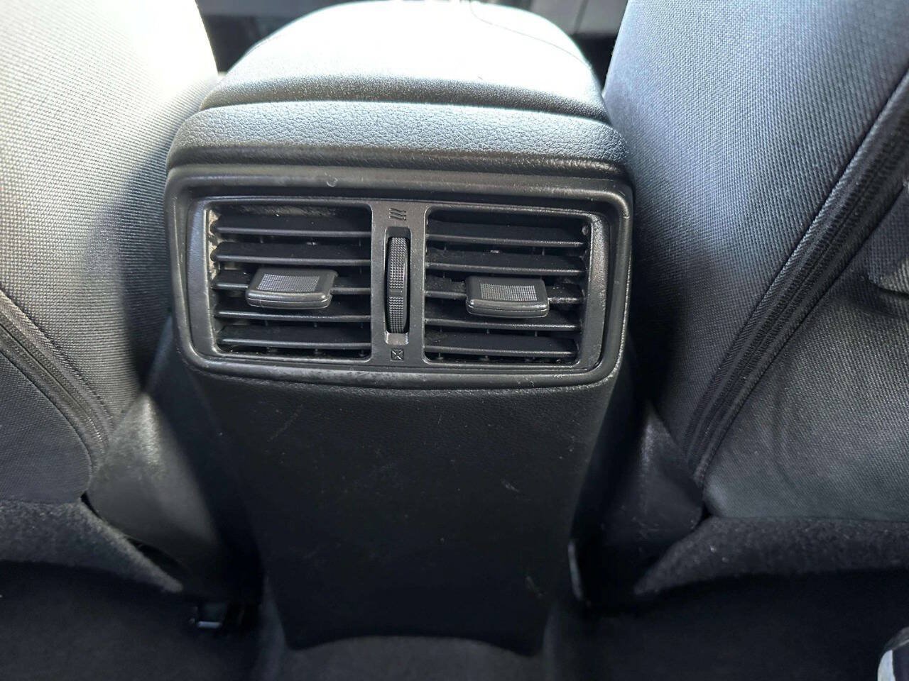Used 2017 Nissan Rogue SV FWD image 23