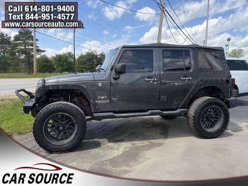 Used 2017 Jeep Wrangler Unlimited Sahara w/ Connectivity Group AWD/4WD image 9