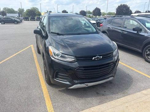 Used 2018 Chevrolet Trax LT w/ Redline Edition FWD image 6