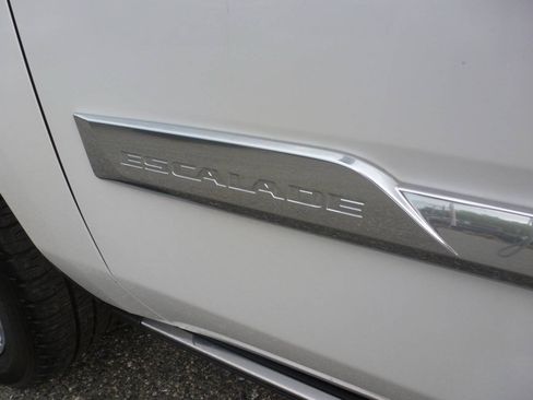 Used 2016 Cadillac Escalade Premium AWD/4WD image 15