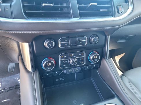 Used 2021 Chevrolet Tahoe LT w/ Luxury Package image 16