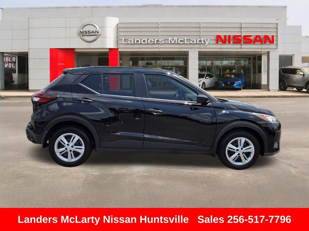 Used 2025 Nissan Kicks Play S FWD image 2