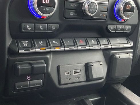 Used 2020 GMC Sierra 2500 AT4 w/ AT4 Premium Package image 26