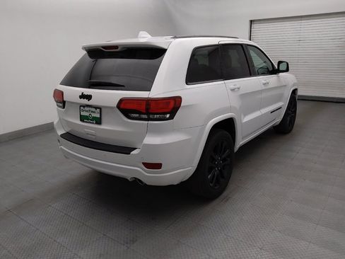 Used 2020 Jeep Grand Cherokee Altitude RWD image 9