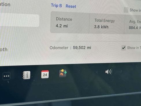 Used 2022 Tesla Model Y Long Range image 36