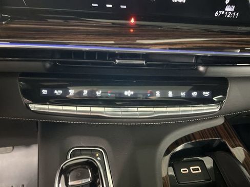 Certified 2023 Cadillac Escalade Premium Luxury AWD/4WD image 18