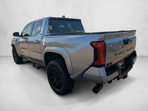 Used 2025 Toyota Tacoma SR5 AWD/4WD image 9
