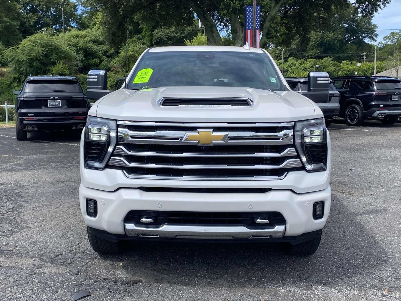 Used 2024 Chevrolet Silverado 2500 High Country AWD/4WD image 2