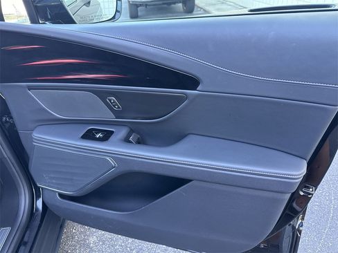 Used 2024 Lincoln Nautilus Reserve w/ Jet Appearance Package (87T) image 15