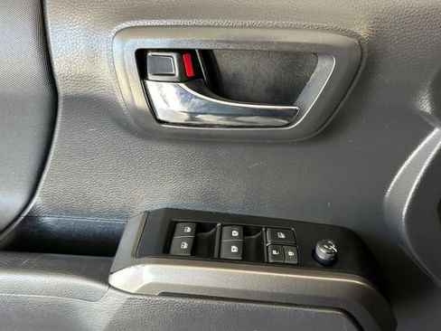 Used 2023 Toyota Tacoma TRD Off-Road w/ Technology Package AWD/4WD image 12