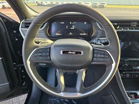 New 2025 Jeep Grand Cherokee Limited w/ Luxury Tech Group II image 30