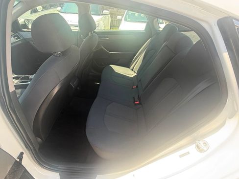 Used 2019 Hyundai Sonata SE FWD image 12