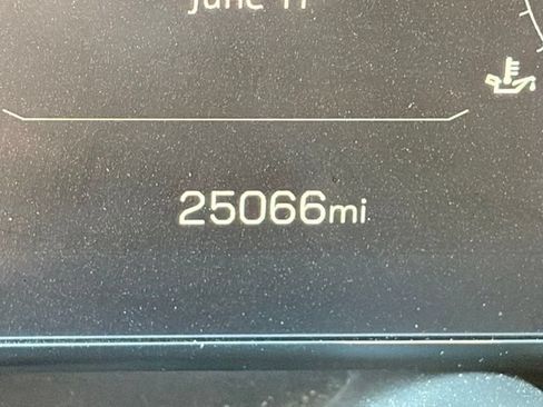 Used 2025 GMC Yukon XL Denali RWD image 16