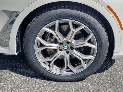 Used 2023 BMW X7 xDrive40i w/ Premium Package AWD/4WD image 10