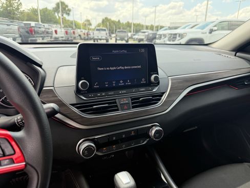 Used 2023 Nissan Altima 2.5 SV FWD image 19
