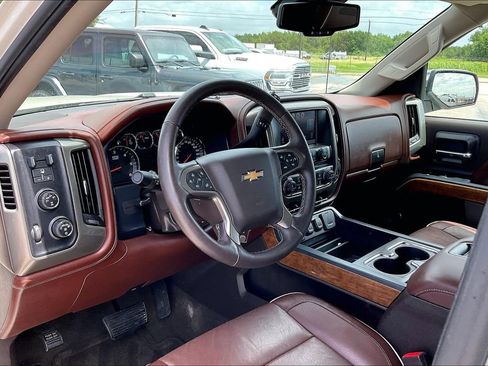 Used 2015 Chevrolet Silverado 1500 High Country w/ High Country Premium Package AWD/4WD image 14