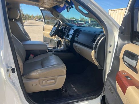 Used 2014 Toyota Sequoia Platinum image 49