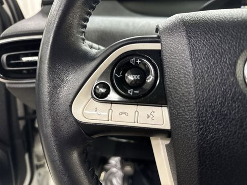 Used 2017 Toyota Prius Prime Advanced image 37