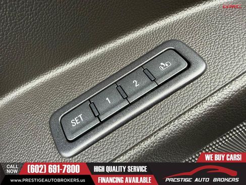 Used 2017 GMC Yukon SLT AWD/4WD image 22