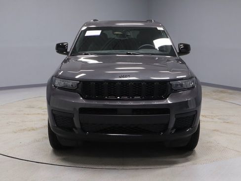 Used 2025 Jeep Grand Cherokee L Altitude image 7