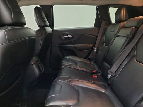 Used 2015 Jeep Cherokee Limited image 18