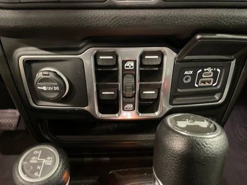 Used 2024 Jeep Wrangler Unlimited w/ Convenience Group AWD/4WD image 48