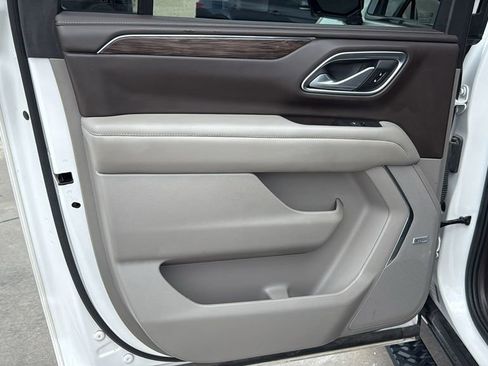Used 2022 Chevrolet Suburban Z71 image 17