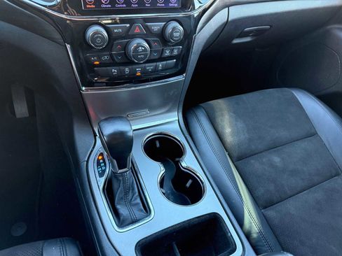 Used 2020 Jeep Grand Cherokee Altitude image 21