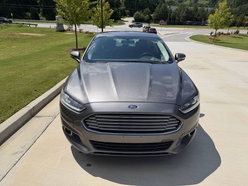 Used 2014 Ford Fusion SE w/ Equipment Group 201A FWD image 3