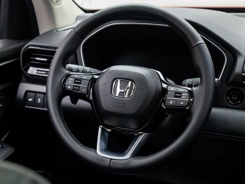 Certified 2025 Honda Pilot Touring image 13