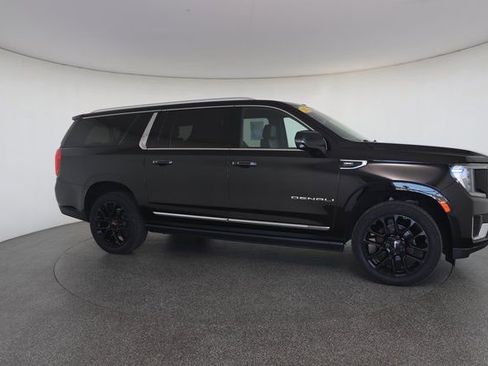 Used 2022 GMC Yukon XL Denali image 24