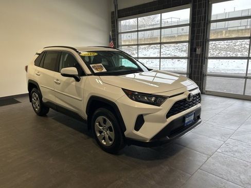Used 2019 Toyota RAV4 LE image 3