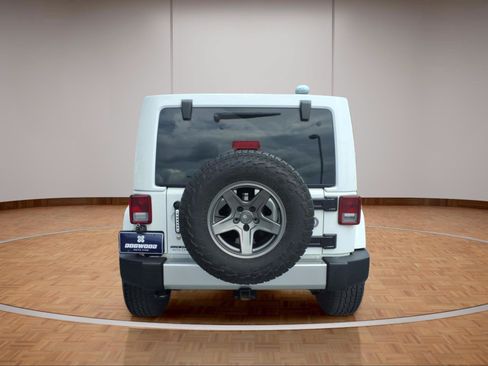 Used 2017 Jeep Wrangler Unlimited Sahara w/ Max Tow Package AWD/4WD image 5