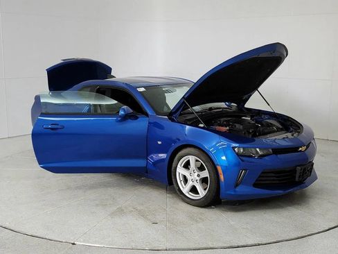 Used 2017 Chevrolet Camaro LT w/ Technology Package RWD image 9