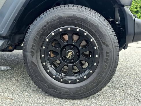 Used 2020 Jeep Gladiator Sport w/ Quick Order Package 24S AWD/4WD image 8