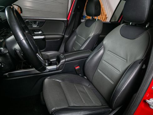 Used 2021 Mercedes-Benz GLB 250 image 4