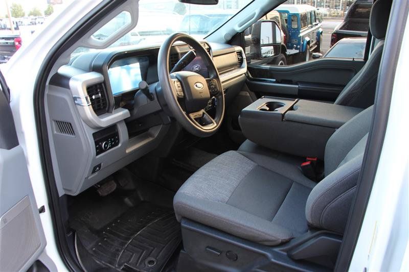 Used 2025 Ford F250 XLT w/ Black Appearance Package AWD/4WD image 16
