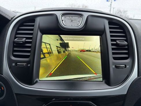 Used 2022 Chrysler 300 Touring L image 25