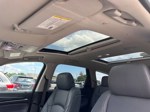 Used 2019 Buick Enclave Essence image 9