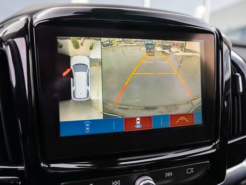 Used 2018 Chevrolet Traverse LT image 27