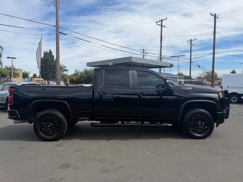 Used 2022 Chevrolet Silverado 2500 LT w/ Midnight Edition AWD/4WD image 8