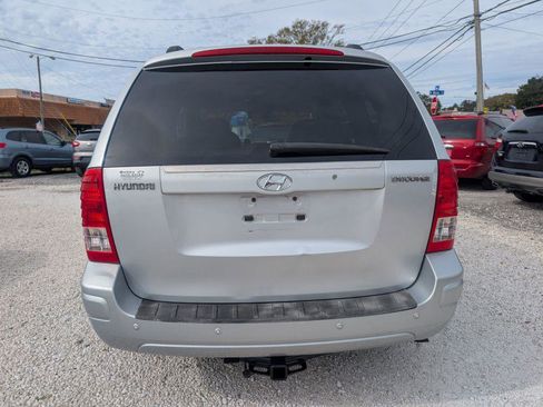 Used 2008 Hyundai Entourage Limited image 6
