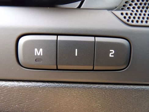 Certified 2023 Volvo XC40 B4 Plus w/ Protection Package Premier image 13