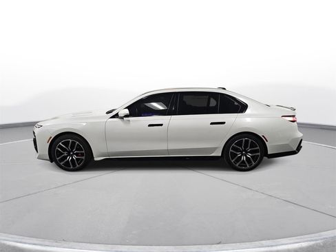 Used 2024 BMW 760i xDrive image 9