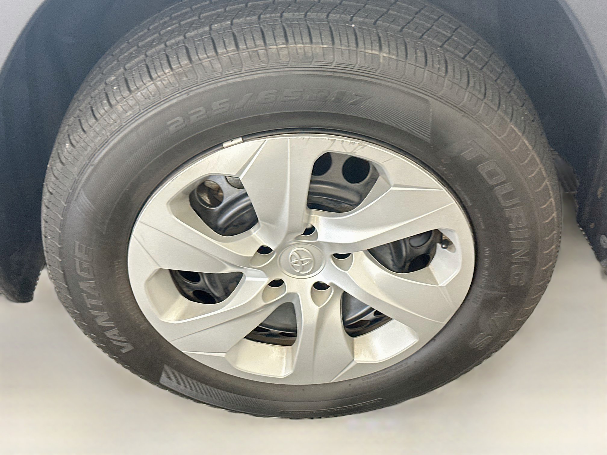 Used 2025 Toyota RAV4 LE AWD/4WD image 35
