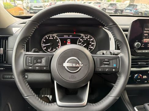 Used 2024 Nissan Pathfinder SV AWD/4WD image 19