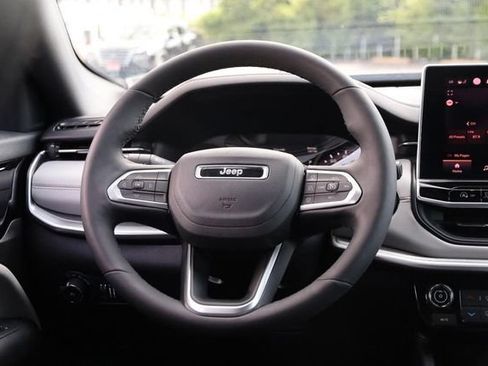 Used 2025 Jeep Compass Limited AWD/4WD image 23