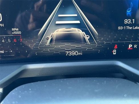 Used 2025 GMC Acadia Elevation image 12