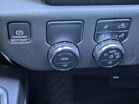 Used 2024 GMC Sierra 1500 Elevation w/ Elevation Premium Package image 13