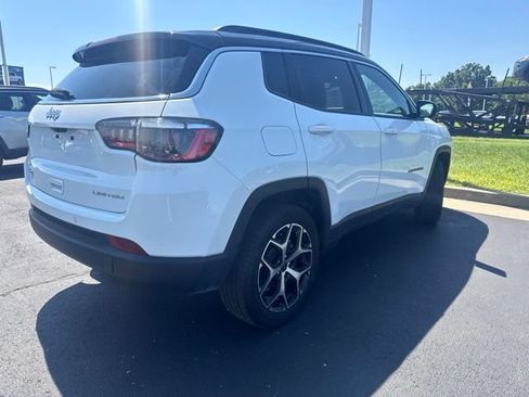 Used 2025 Jeep Compass Limited AWD/4WD image 4